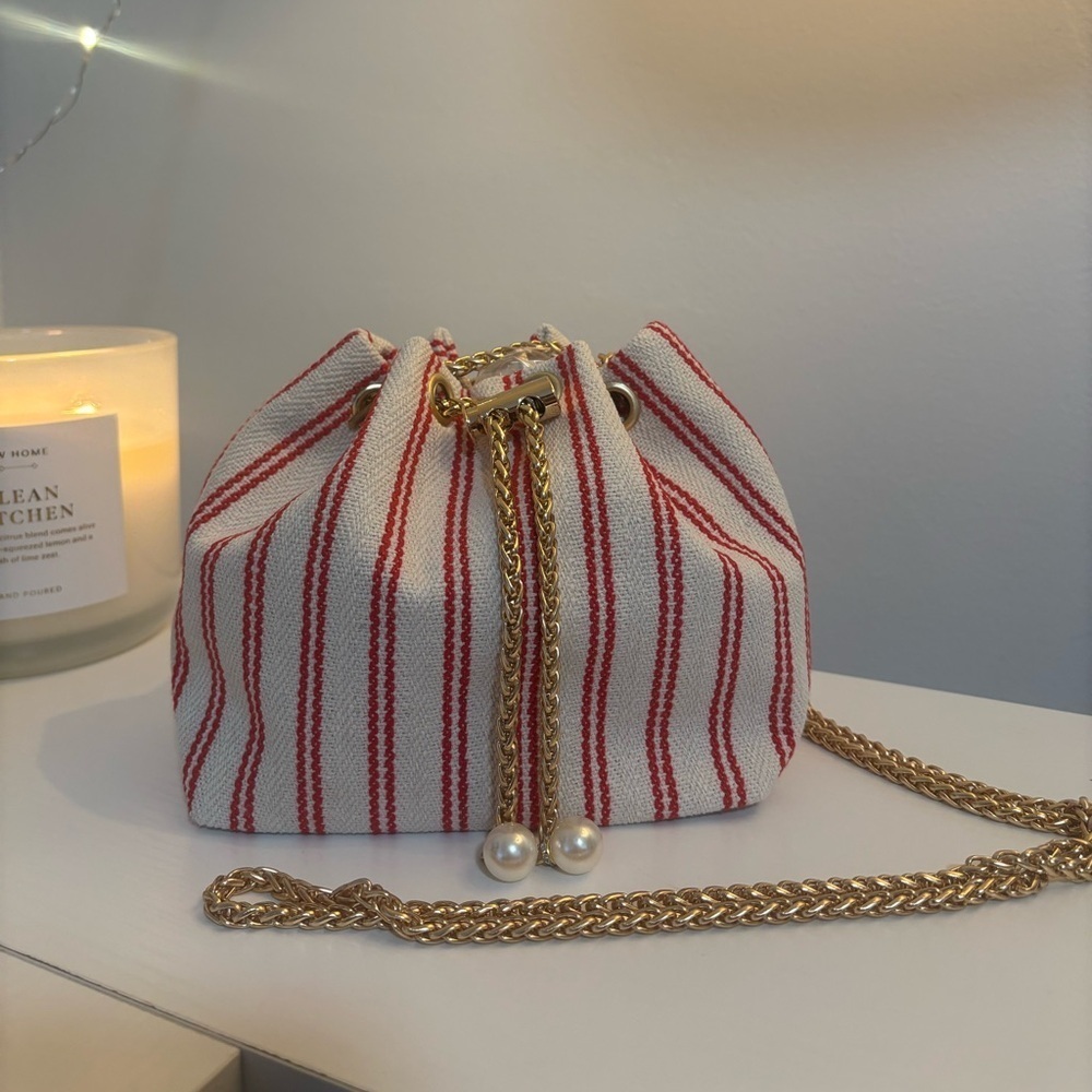 Striped Red and White Linen Bucket Bag - Picture 4 of 7